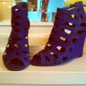 BCBGeneration Blue Frost Cage Wedge 7.5